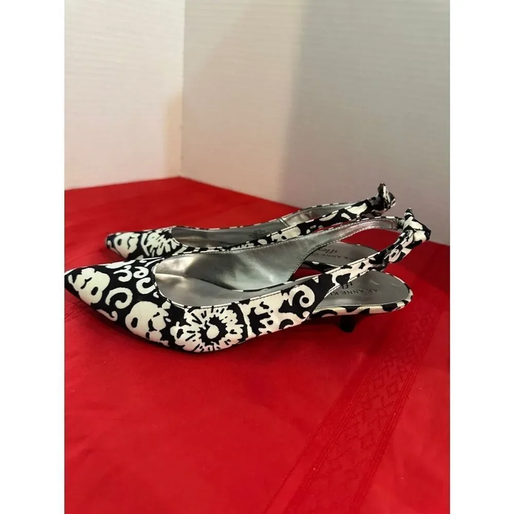 Anne Klein Iflex Black/White Floral Slingback Kitten Heel Pumps w/Bows